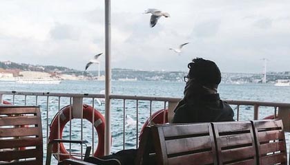 _爱游戏官方_ 不同国家足球文化的对比分析_，各国的足球