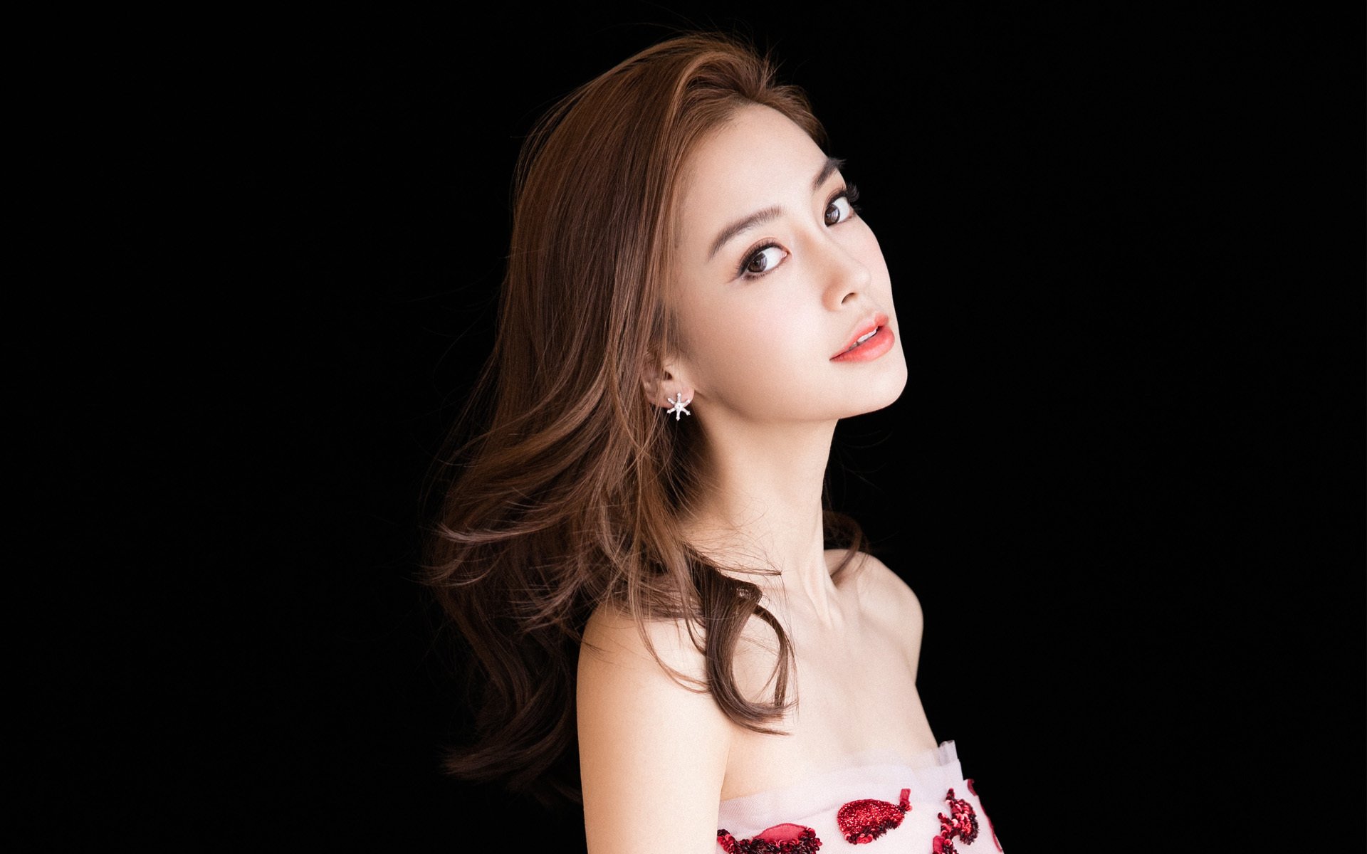 中国足球是否应重点布局女足板块，中国女足未来发展